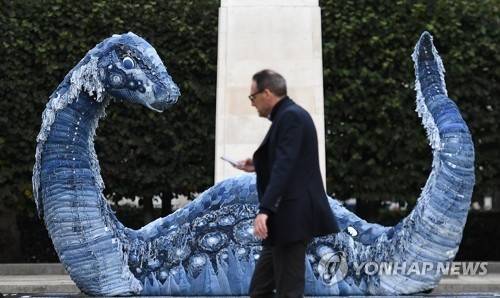 네스호의 괴물 조형물 [EPA=연합뉴스]