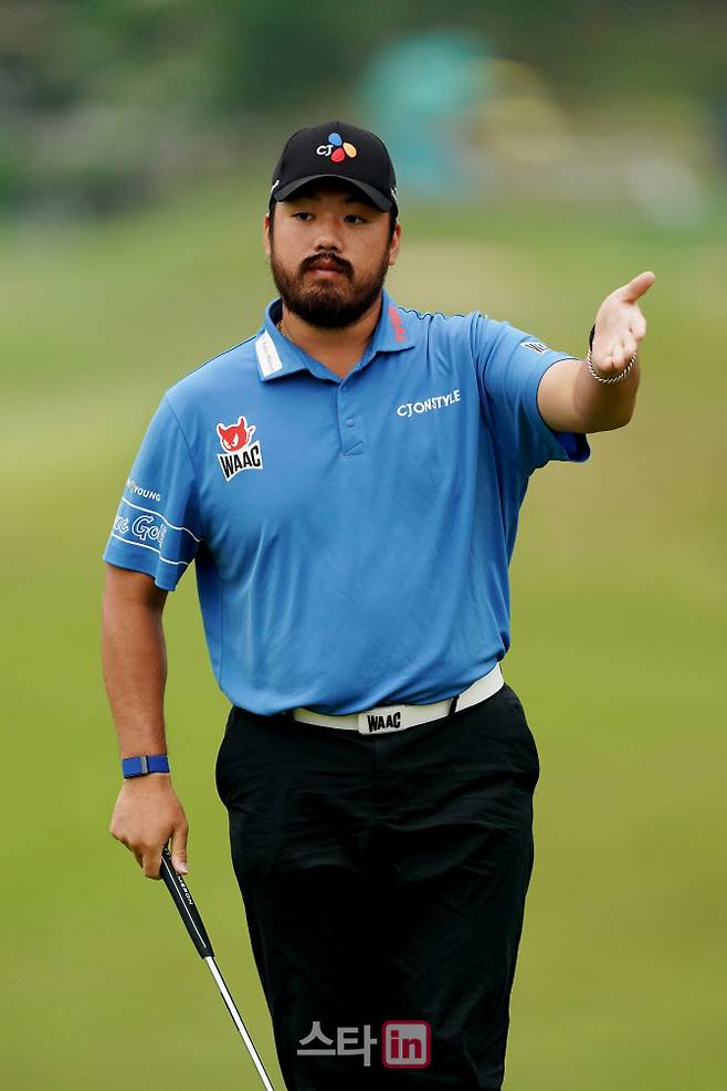 정찬민이 코오롱 한국오픈 1라운드 10번홀에서 퍼트한 공이 홀을 벗어나자 아쉬운 표정을 짓고 있다. (사진=코오롱 한국오픈 조직위원회)