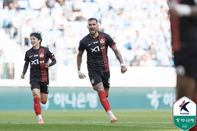18일 대구FC와 경기에서 선제골을 넣고 환호하는 FC서울의 둑스