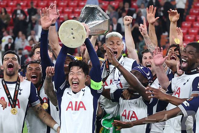 손흥민의 소속팀 토트넘은 2024-25 UEFA 유로파리그 결승전에서 맨체스터 유나이티드를 1-0으로 꺾고 우승했다. ⓒ AFP=뉴스1