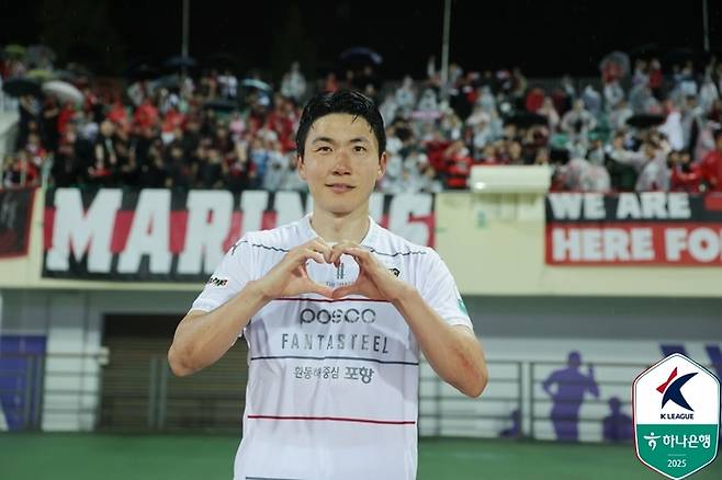 김인성이 23일 안양전에서 승리한 뒤 세리머니를 펼치고 있다. 사진 | 한국프로축구연맹