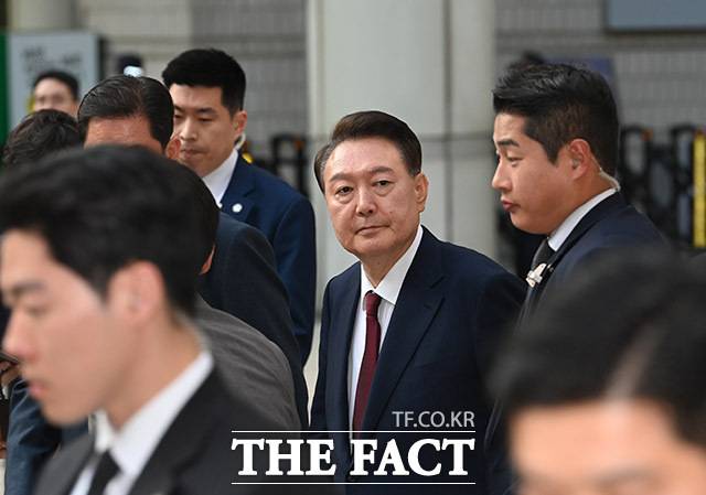 12·3 비상계엄 사태를 수사하고 있는 경찰청 국가수사본부 비상계엄 특별수사단(특수단)은 23일 삭제된 윤석열 전 대통령의 비화폰(보안처리된 전화기) 서버 기록을 거의 대부분 복구해 확보했다고 밝혔다. /사진공동취재단