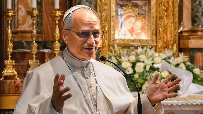 지난 10일 로마 근교 제나차노의 한 성당을 방문해 연설 중인 교황 레오 14세.