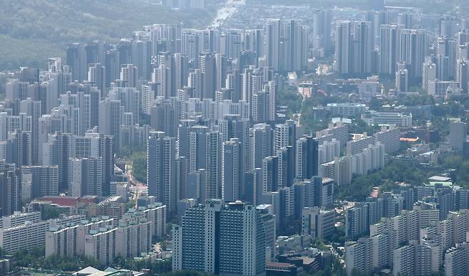 서울 송파구 서울스카이에서 바라본 아파트 단지 모습. /뉴스1