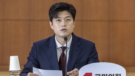 국민의힘 김용태 비상대책위원장이 22일 서울 여의도 한국거래소에서 김문수 대선후보가 참석한 가운데 열린 중앙선거대책위원회 현장 회의에서 발언하고 있다. 연합뉴스