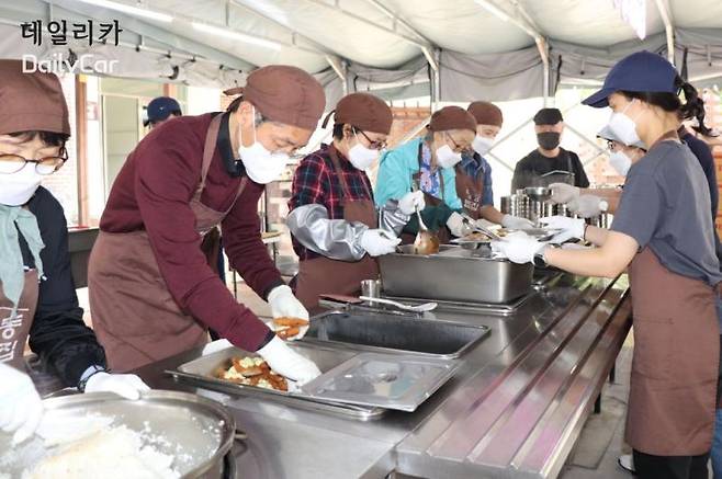 케이카, 명동밥집서 식사 지원 봉사 활동