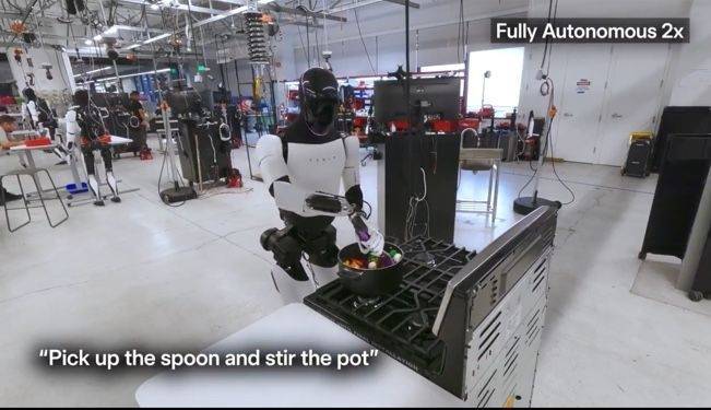 테슬라 옵티머스 로봇이 요리하는 영상〈사진=엑스〉