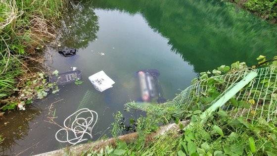 0003443062_001_20250523174112371.jpg [중앙일보]60대 자매 탄 車 저수지 추락…트랙터·밧줄로 구했지만 \'심정지