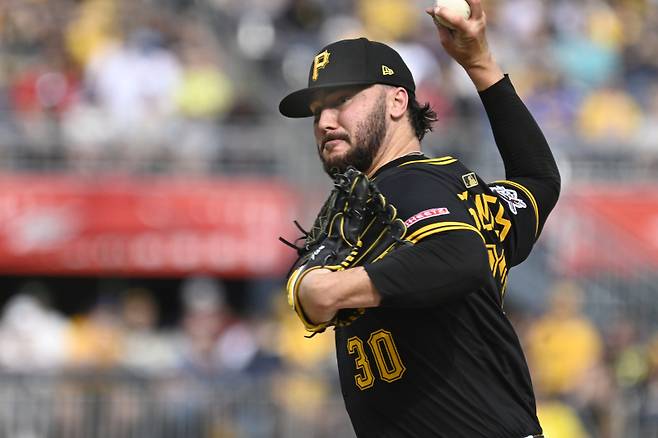 <yonhap photo-1966=""> Pittsburgh Pirates pitcher Paul Skenes (30) throws in the top of the seventh inning of the Cleveland Guardians 3-0 win at PNC Park on Saturday, April 19, 2025 in Pittsburgh. Photo by Archie Carpenter/UPI/2025-04-20 08:28:29/ <저작권자 ⓒ 1980-2025 ㈜연합뉴스. 무단 전재 재배포 금지, AI 학습 및 활용 금지></yonhap>