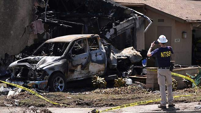 미 샌디에이고서 발생한 비행기 추락 사고 현장