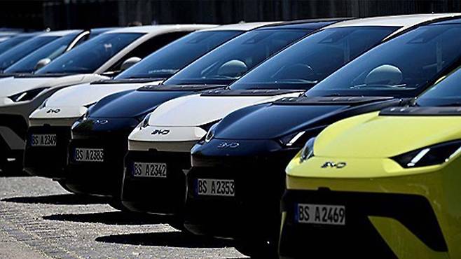 [자료사진] 독일의 한 행사장에 전시된 비야디 차량