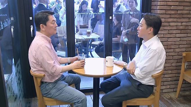 대화 나누는 안철수 국민의힘 공동선거대책위원장과 이준석 개혁신당 후보 2025.5.21