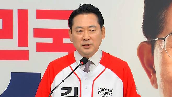 기자간담회 하는 국민의힘 선대본 장동혁 상황실장