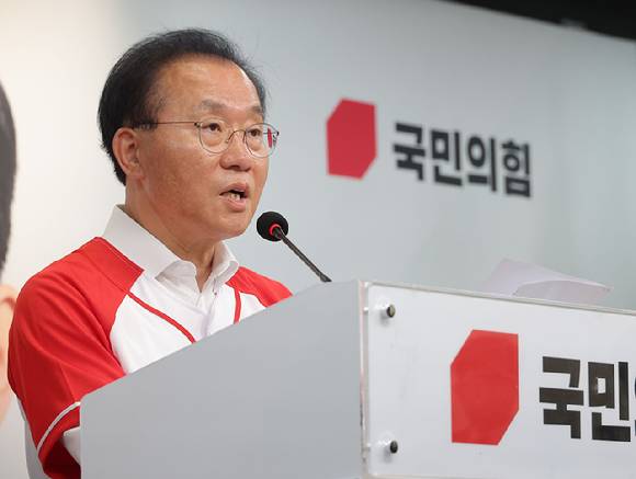 국민의힘 윤재옥 중앙선대위 총괄선거대책본부장이 23일 서울 여의도 국민의힘 중앙당사에서 기자간담회를 하고 있다. [사진=연합뉴스]