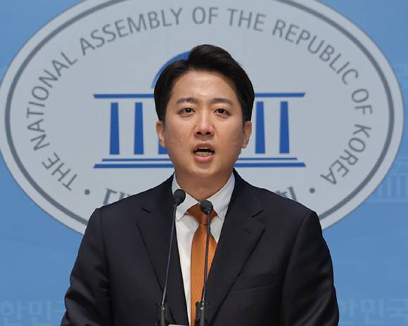 개혁신당 이준석 대선 후보가 지난 22일 서울 여의도 국회 소통관에서 국민의힘 김문수 대선 후보와의 단일화 요구에 대한 입장 발표 기자회견을 하고 있다. 2025.5.22 [사진=연합뉴스]