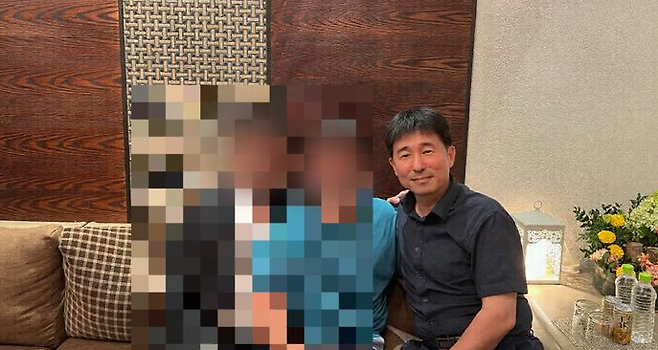 더불어민주당이 지난 19일 공개한 지귀연 서울중앙지법 부장판사의 '룸살롱 술접대 의혹' 사진 (사진, 더불어민주당)