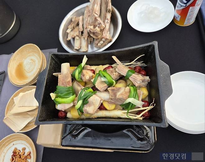 지난 22일 서울 영등포구 글래드 호텔에서 열린 호주축산공사 '호주청정램 쇼케이스'에서 이정현 셰프가 시연한 요리./사진=박수림 기자