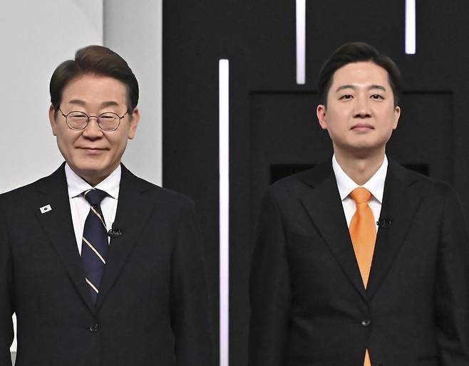 지난 18일 제1차 대선후보 TV 토론회에 참석한 이준석 개혁신당 대선후보(좌)와 이재명 더불어민주당 대선후보(우)/사진=국회사진기자단
