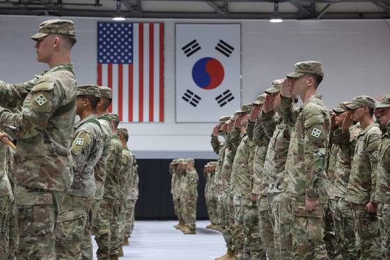 U.S. soldiers salute the American flag at Camp Casey in Dongducheon, Gyeonggi, on July 6, 2023. [YONHAP]