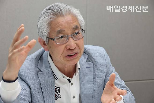 염용운 ‘건강 장수 120세를 위한 몸과 마음 관리’ 저자. 한주형 기자