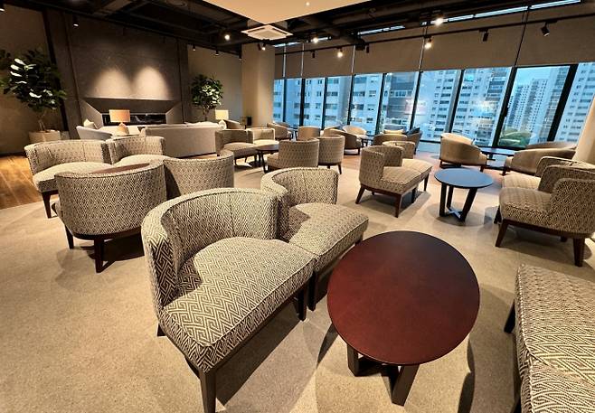 지난해 오픈한 야탑점 VIP 라운지 전경. /사진=이랜드리테일