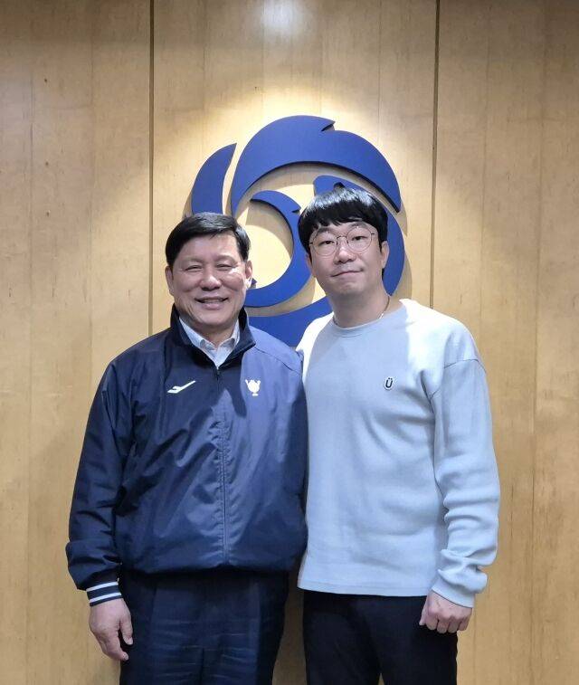 KBO 허구연 총재와 양현종 선수협회장(오른쪽)./KBO