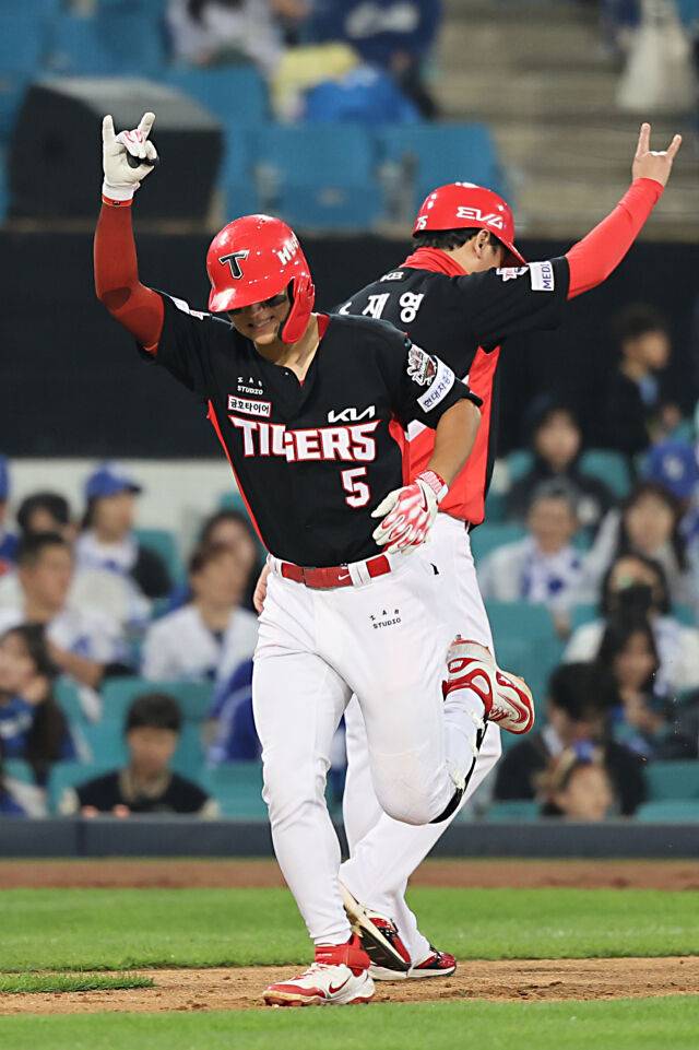 홈런 세리머니를 펼치는 김도영./KIA 타이거즈