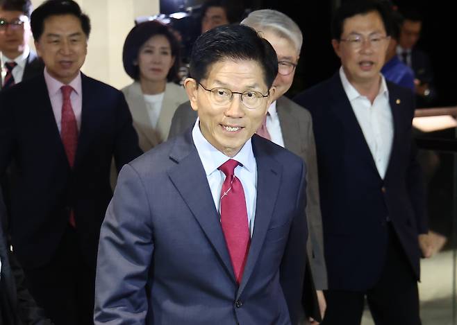 김문수 국민의힘 대선 후보가 23일 중구 더플라자호텔 서울에서 열린 2025년 제3회 국가와 민족을 위한 조찬기도회에 참석하고 있다. [연합]