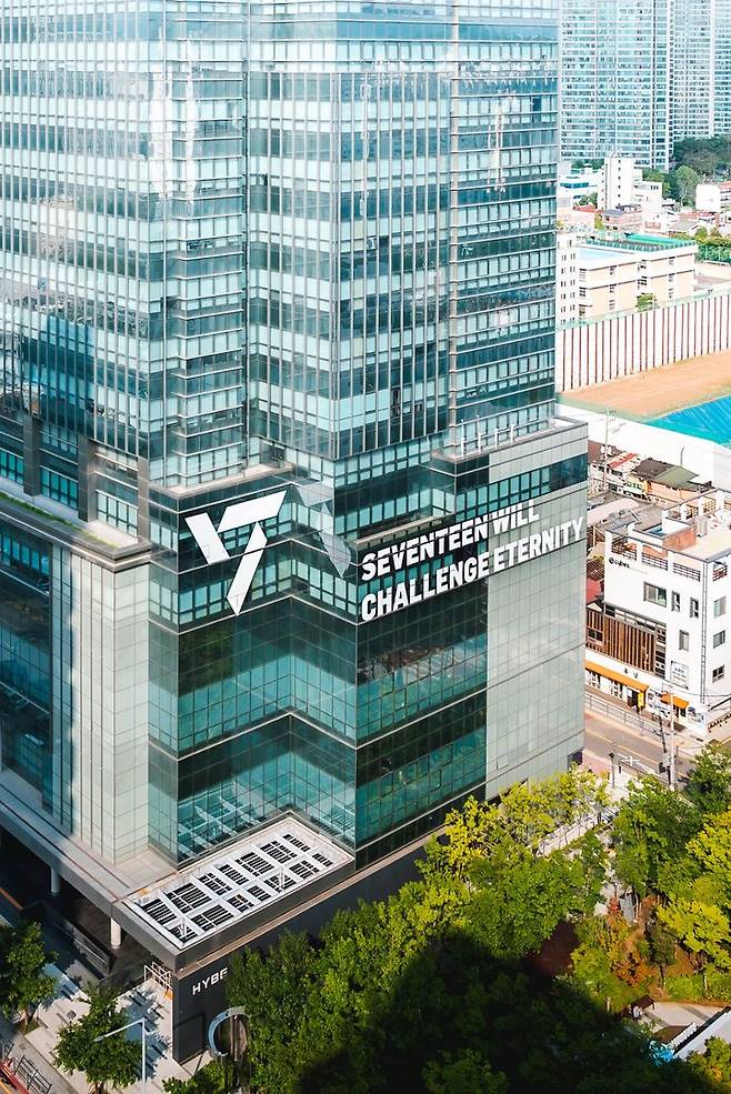 [서울=뉴시스] 세븐틴 하이브 사옥 래핑. (자료 = 플레디스 엔터테인먼트 제공) 2025.05.23. photo@newsis.com *재판매 및 DB 금지