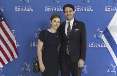 [AP/뉴시스] 21일 미국 워싱턴 유대 박물관 앞에서 총격으로 숨진 이스라엘 외교관 야론 리신스키와 연인이자 미국인 대사관 여성 직원인 사라 밀그림.2025.05.23.  *재판매 및 DB 금지