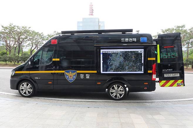 [전주=뉴시스] 전북경찰청은 전북경찰청 정문 앞에서 '드론 영상 관제차량 도입 시연회'를 개최했다고 23일 밝혔다. 사진은 이번에 도입된 드론 영상 관제차량의 모습. (사진=전북경찰청 제공) 2025.05.23. photo@newsis.com *재판매 및 DB 금지