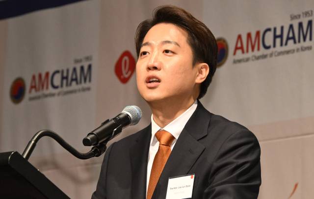 이준석 개혁신당 대선 후보가 22일 서울 용산구 그랜드하얏트 서울에서 주한미국상공회의소(AMCHAM·암참) 특별 대담에 참석해 대담 전 모두발언을 하고 있다. 오승현 기자