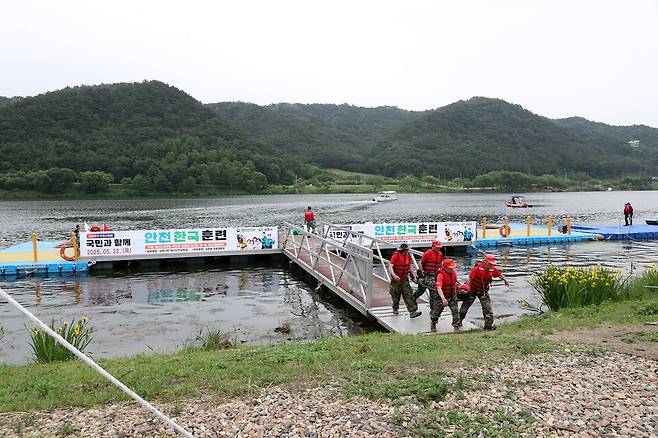 상주시는 22일 관내&nbsp;도남동 810-26번지 일원에서 여름철 풍수해 등 재난상황을 대비해&nbsp;실전 대응역량을 강화하기 위한 2025년 재난대응 안전한국 훈련을 실시했다ⓒ상주시