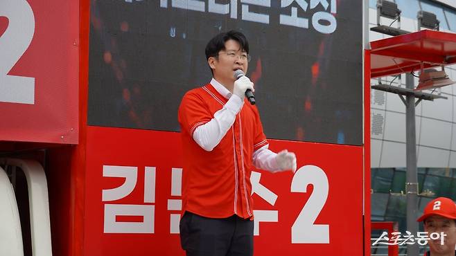 류제화 공동선대위원장은 “민주주의 근간인 삼권분립이 무너지고 있다”며 “사법부를 겁박해 굴복시키고 법을 바꿔 특정인을 사면시키려는 민주당이 행정권까지 장악하면 견제 세력이 사라진다”고 주장했다. 사진제공|국민의힘 세종선대위