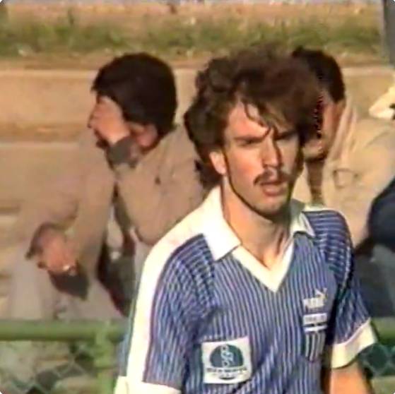 ▲ 선수 시절 레프트백으로 활약한 포스테코글루의 '친정'은 사우스 멜버른 FC다. 1978년 사우스 멜버른 유스에 입단한 뒤 1984년 1군 데뷔에도 성공했다.&nbsp;이후 10년간 부동의 주전 수비수로 팀의 왼 측면을 지켰다. 통산 193경기 27골을 쌓았다. ⓒ 사우스 멜버른 SNS