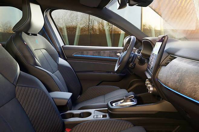 르노 2026 아르카나 하이브리드 실내