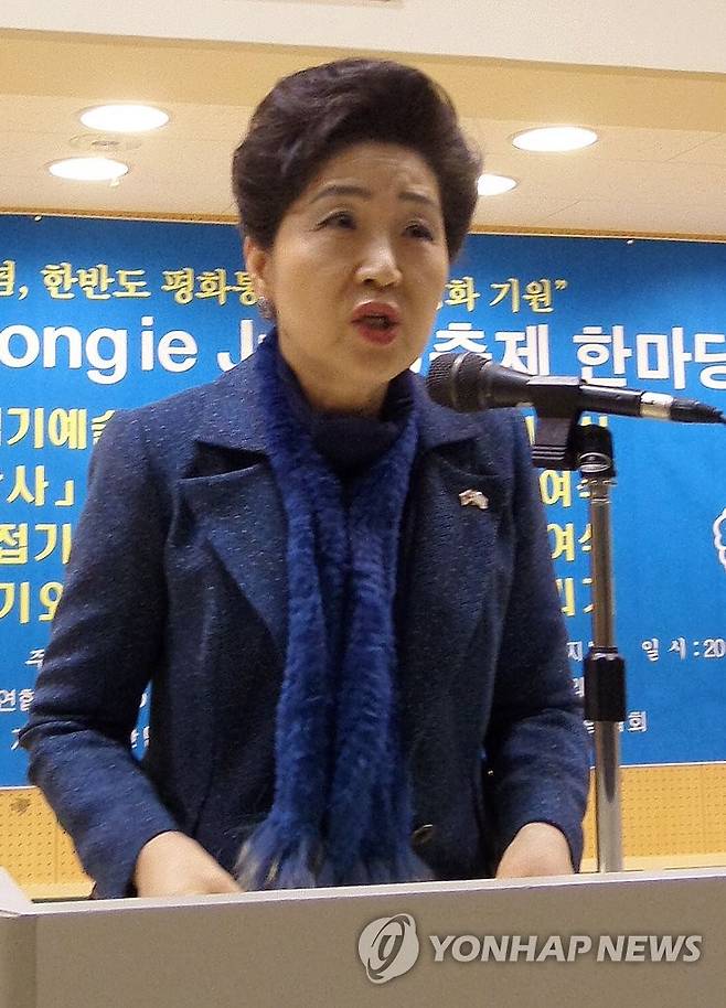 도쿄서 'K-종이접기 축제 한마당' 여는 노영혜 이사장 노영혜 종이문화재단·세계종이접기연합 이사장은 한일 수교 60주년을 기념해 오는 31일부터 사흘간 도쿄 소재 동경한국학교에서 한국식 종이접기 문화를 전파하는 'K-종이접기 축제 한마당'을 개최한다. [연합뉴스 자료사진. 재판매 및 DB 금지]
