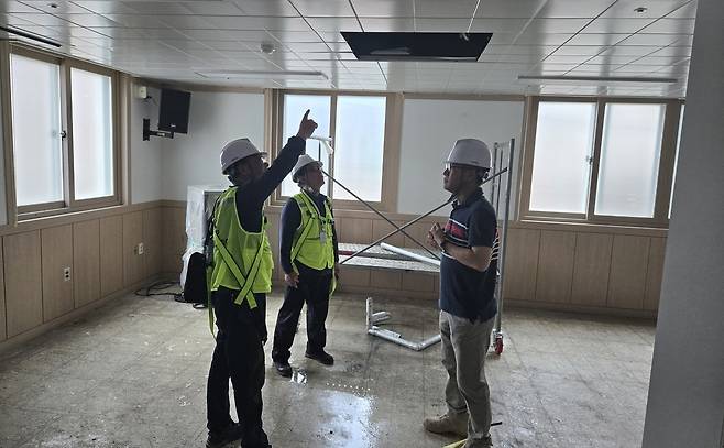 건설현장 점검 중인 안전보건지킴이  [경남 고성군 제공. 재판매 및 DB 금지]