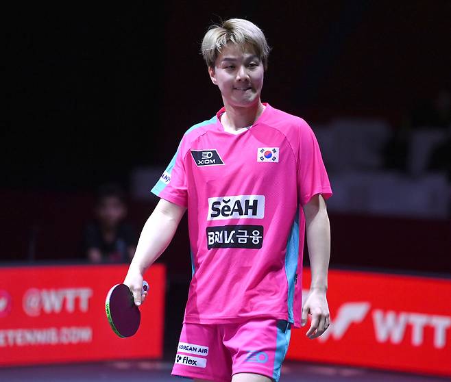 남자 단식 8강 패배 후 아쉬워하는 안재현ⓒ News1 사진공동취재단