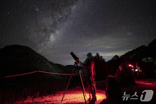 스타게이저 열차가 머문 밤, 별이 손끝에 닿을 듯하다(DunedinNZ 제공)