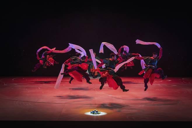 국립국악원 무용단의 '상선약수' 중 탈춤 공연(국립국악원 제공)