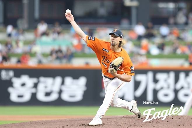 한화 와이스가 23일 대전 한화생명 볼파크에서 열린 2025 KBO리그 롯데전에 선발 등판해 힘차게공을 던지고 있다. 사진 | 한화 이글스