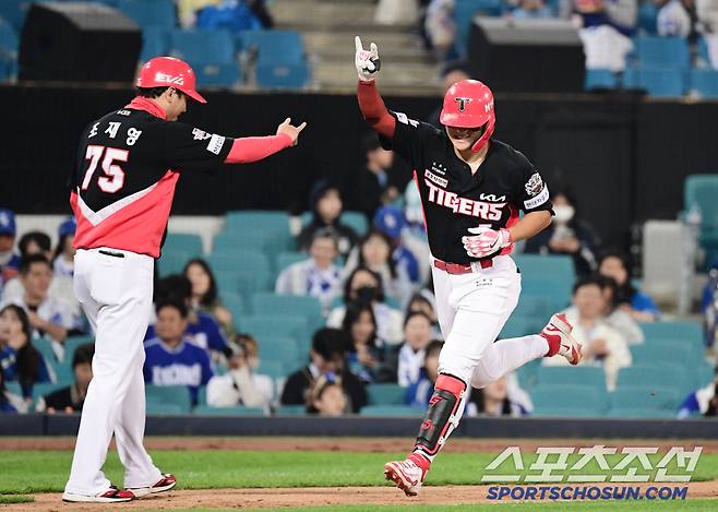 8회 역전 투런홈런을 날린 KIA 김도영.