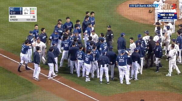 벤치클리어링이 발생한 두산과 NC. ⓒSPOTV2 중계화면 캡처