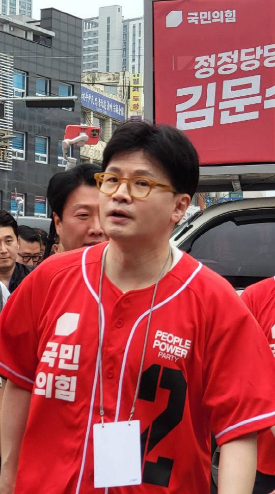 청주 육거리시장 찾은 한동훈. 임은수 기자