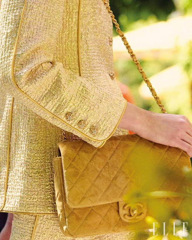 빌라 테스테의 컬러를 머금은 런웨이 룩.