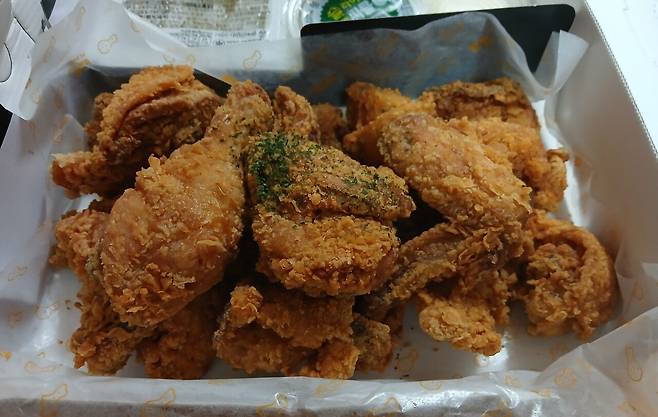 후라이드 치킨과 순살 치킨