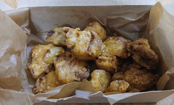 후라이드 치킨과 순살 치킨