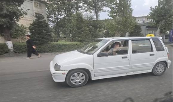 오쉬 시가지의 티코 택시. [사진=윤영선]