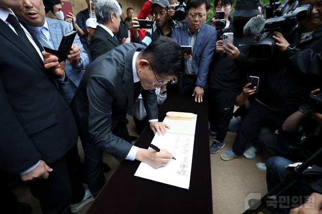 김문수 후보는 24일 오후 경상북도 구미시에 위치한&nbsp;박정희 전 대통령 생가를 참배했다. (국민의힘)